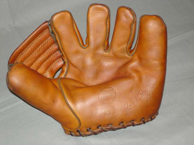 Joe DiMaggio Spalding 133 2 Front